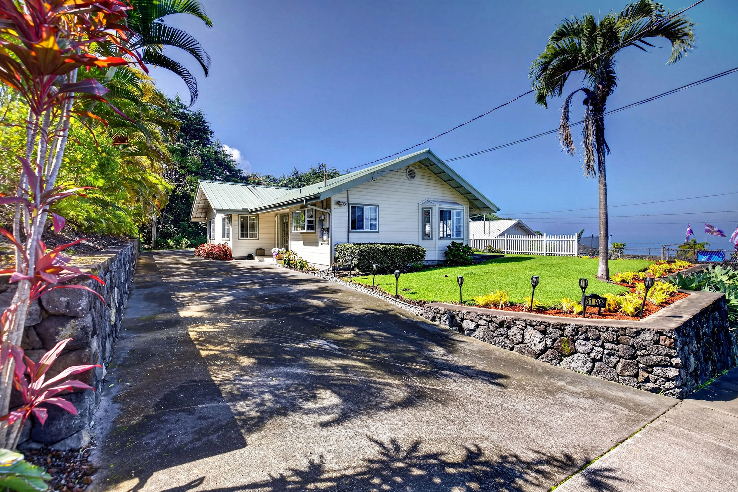 81-988 HALE KEEKEE PL, KEALAKEKUA, HI 96750